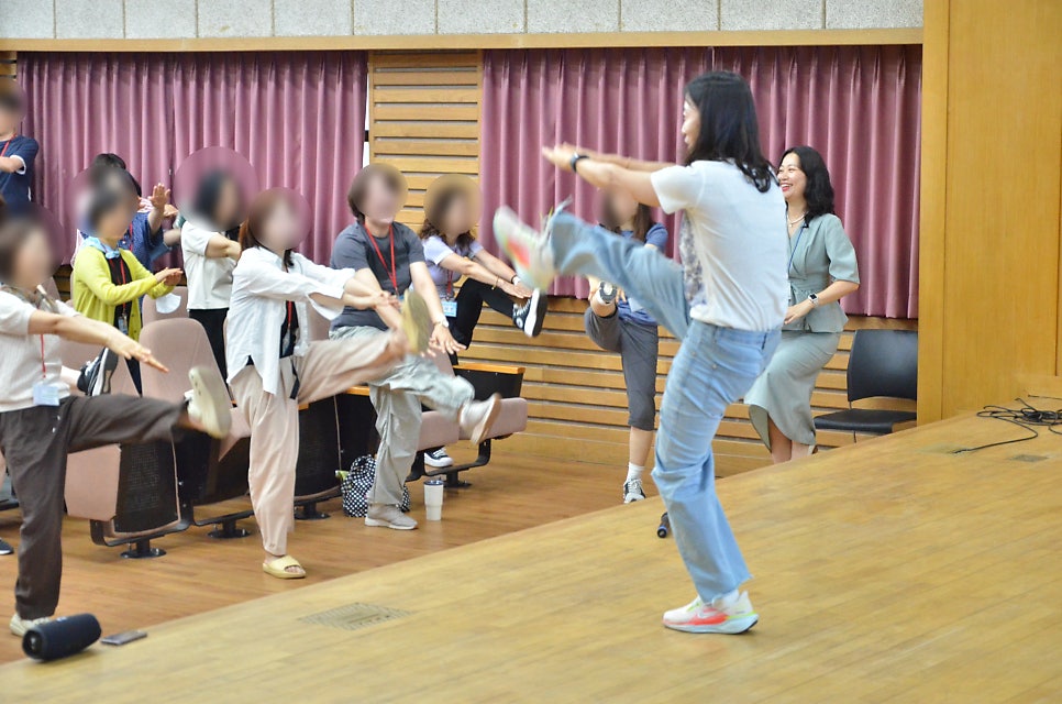 스트레칭 다리차기